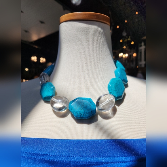 New to the Boutique✨️Blue Howlite & Vintage Silvertone Beaded Necklace - Picture 5 of 16